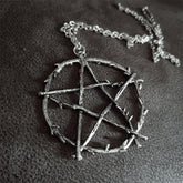 Star pendant chain necklace