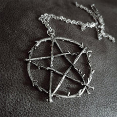 Star pendant chain necklace