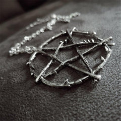 Star pendant chain necklace