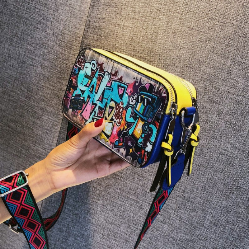 Bolsos casuales con patchwork y grafiti