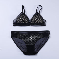 Dessous-Set aus Spitze mit Netzstoff und Cut-outs