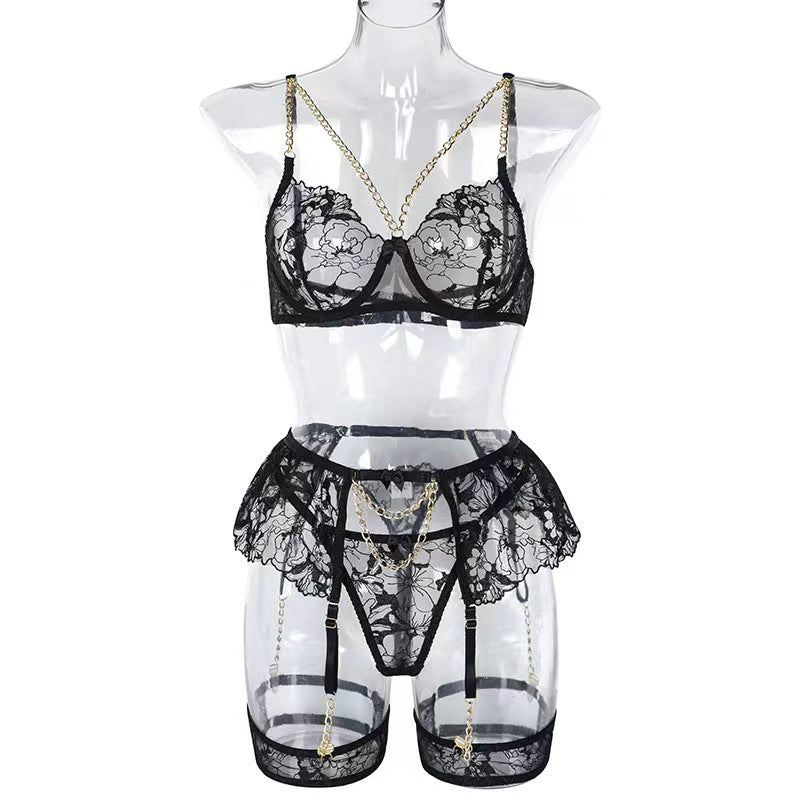 Dessous-Set mit Metallkette und Spitze, bestickten Wimpern