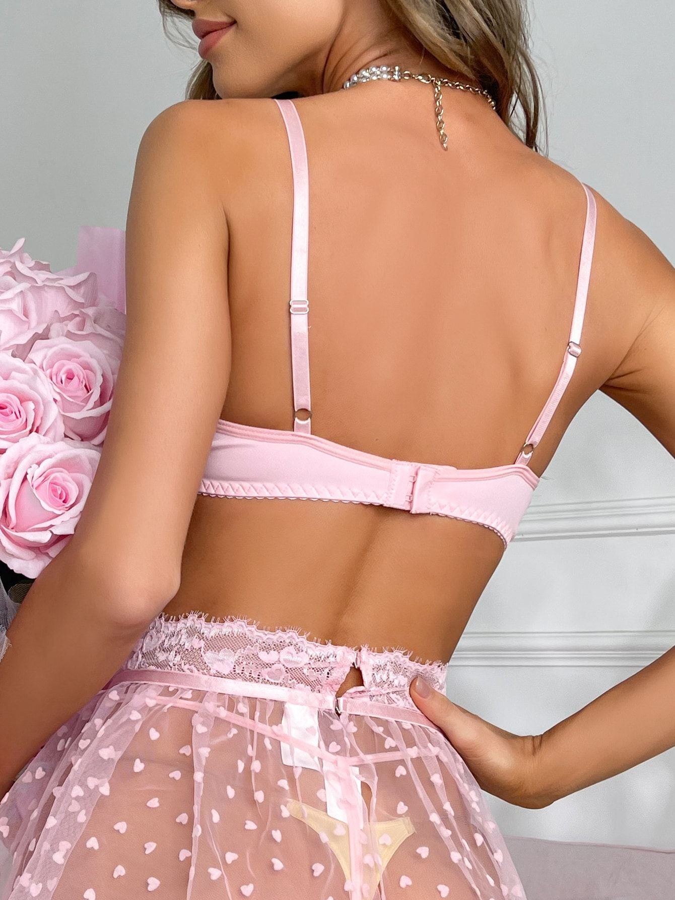 Süßes, sexy Dessous-Set aus Satin mit Spitzenbesatz