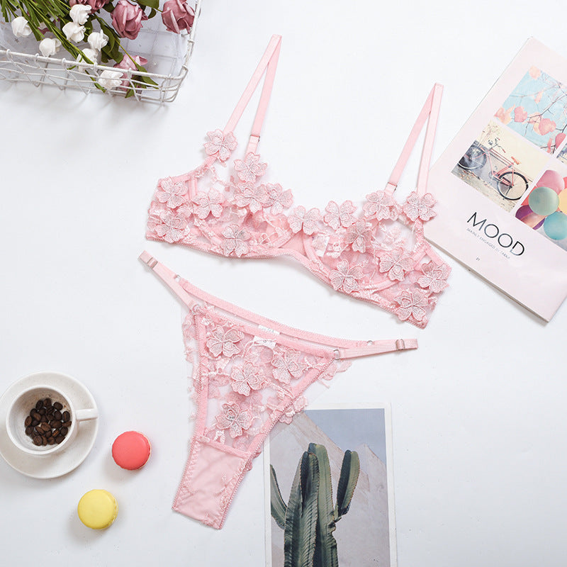 Sexy Dessous-Set aus transparentem Netzstoff mit Blumenstickerei