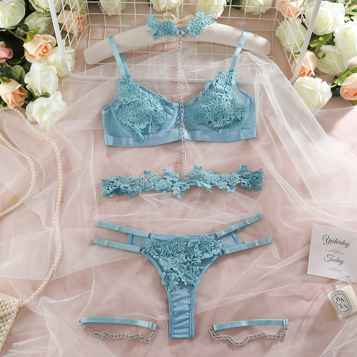 Sexy Dessous-Set mit Blumenkette