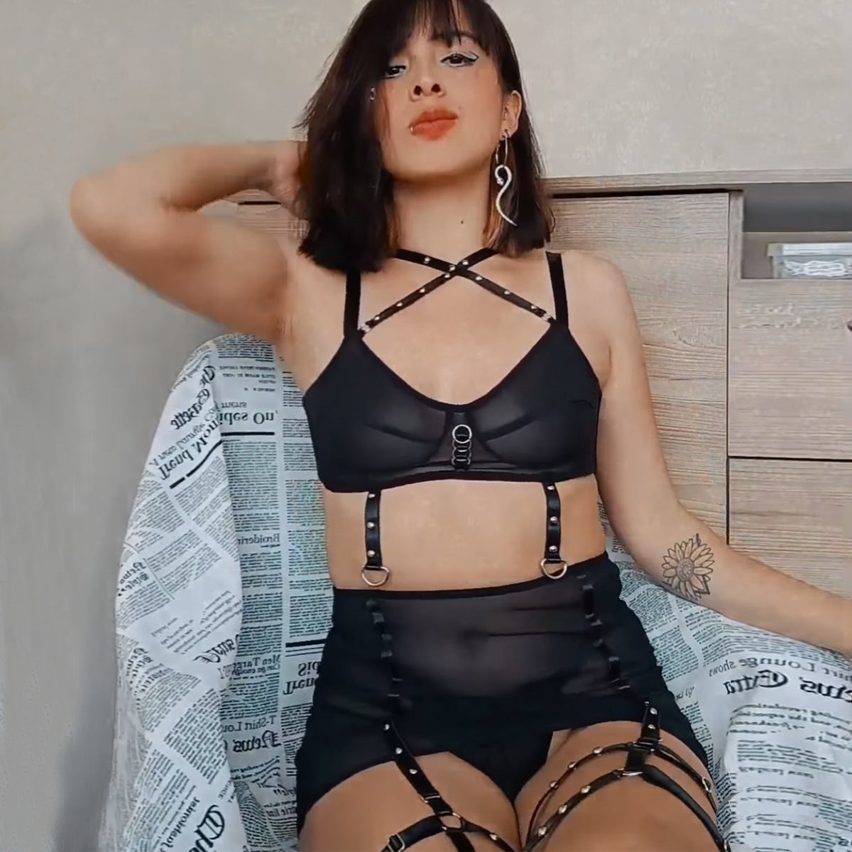 Nuevo conjunto de lencería sexy de 3 piezas con falda transparente de tres puntos