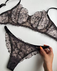 Sexy Dessous-Set aus transparenter Netzstoff mit Blumenstickerei und Spitze