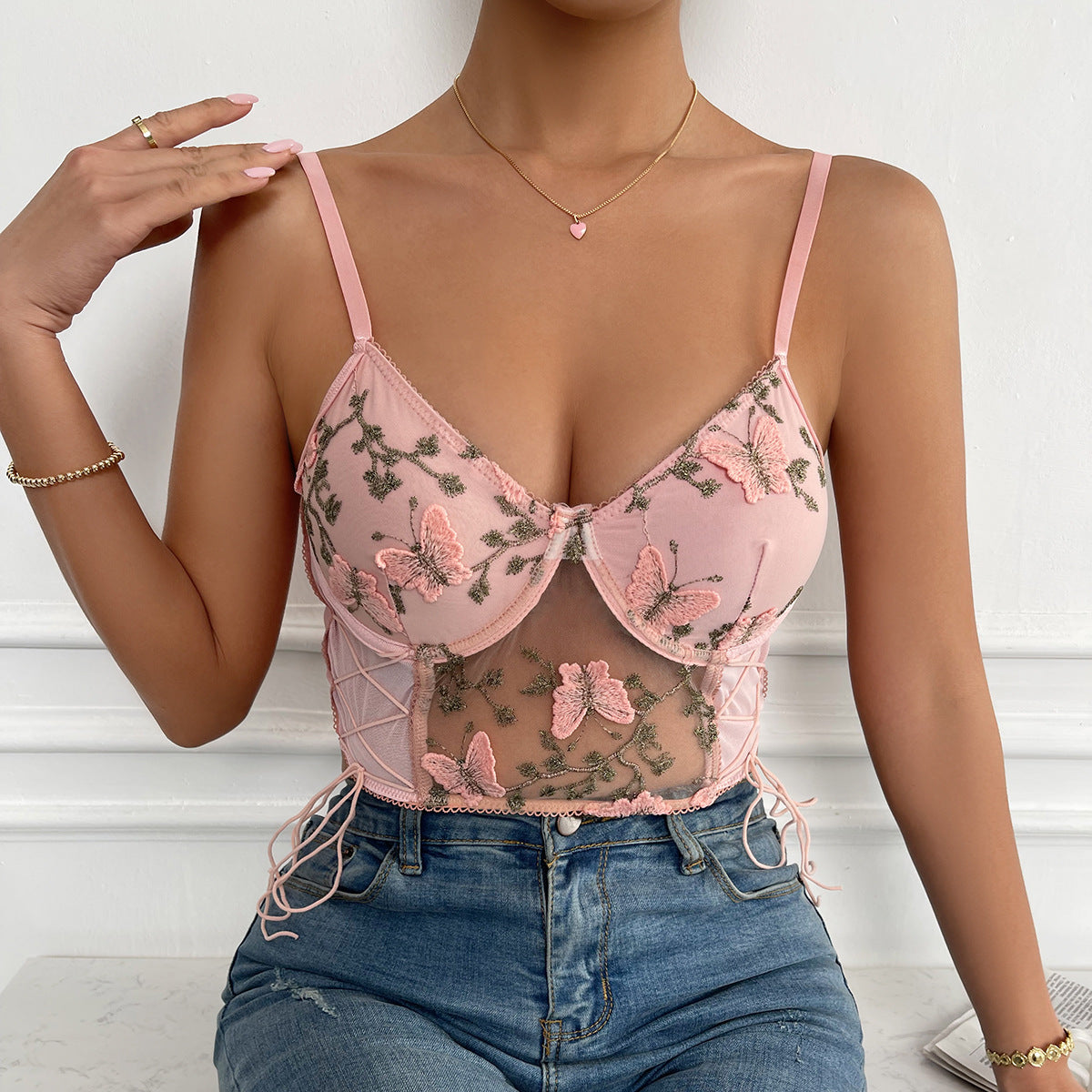 Gepolstertes Camisole-Top aus Mesh mit Schmetterlingsstickerei und Schnürung