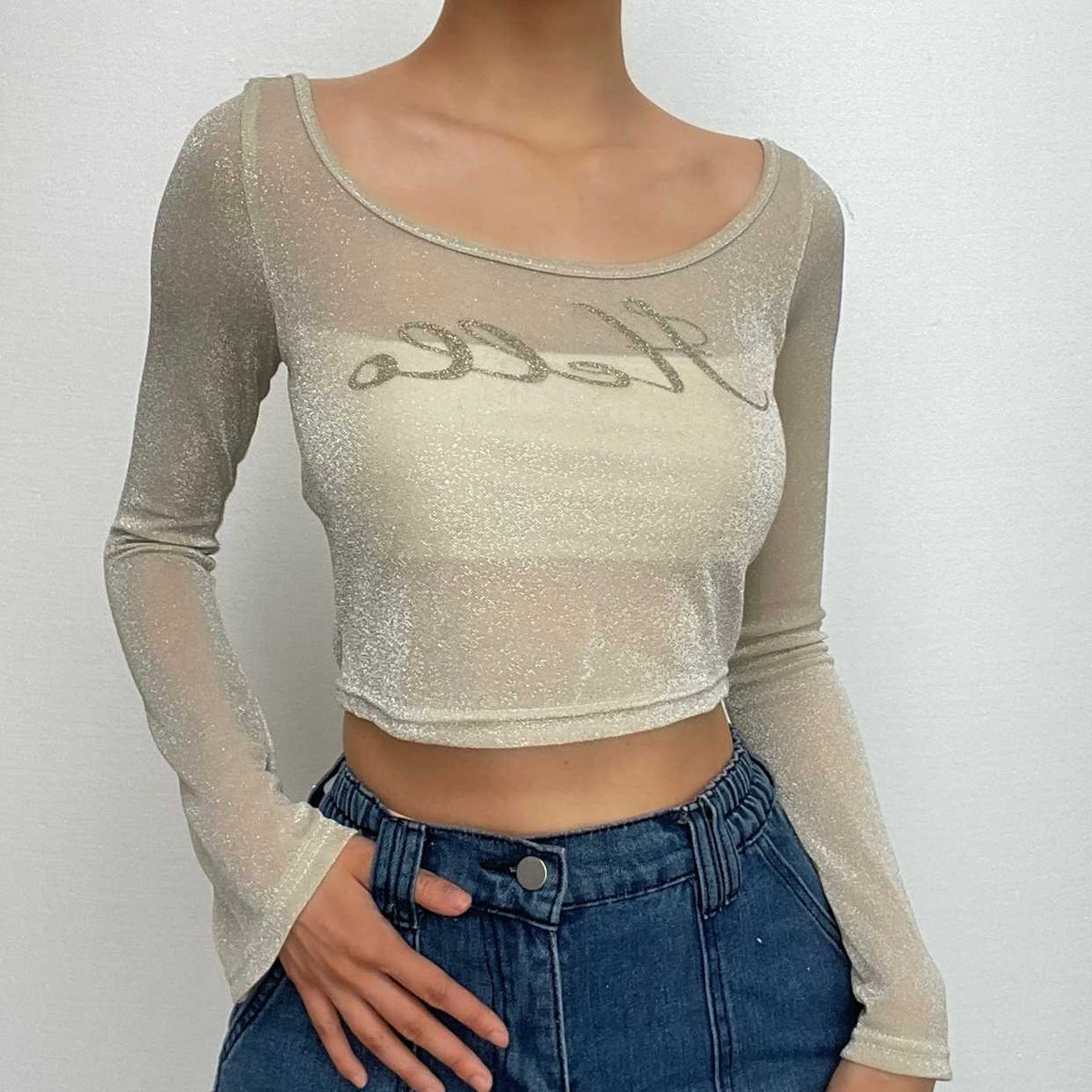 Strukturiertes Crop-Top mit U-Ausschnitt und „Hello“-Muster und ausgestellten Ärmeln 