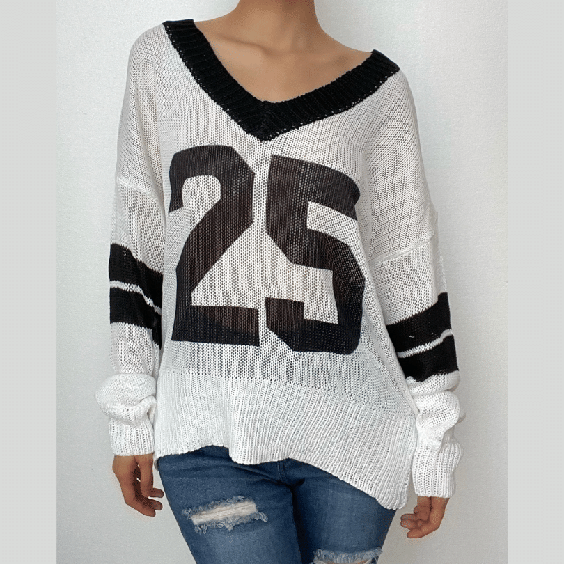 Knitted long sleeve "25" pattern v neck contrast top