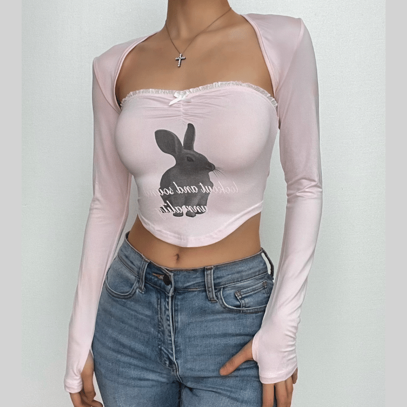 Zweiteiliges Crop-Top mit Kaninchenmuster und kontrastierendem Spitzensaum