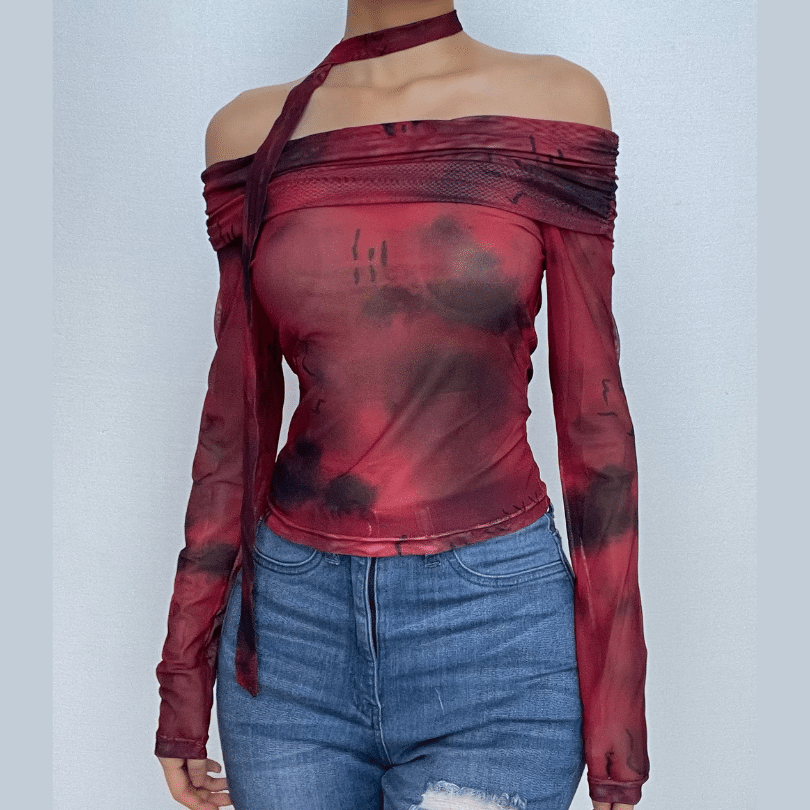 Schulterfreies, langärmliges Crop-Top mit Kontrast-Batikmuster 