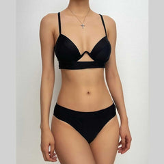 Traje de baño bikini con espalda cruzada, estilo halter, con agujeros y lazo. 