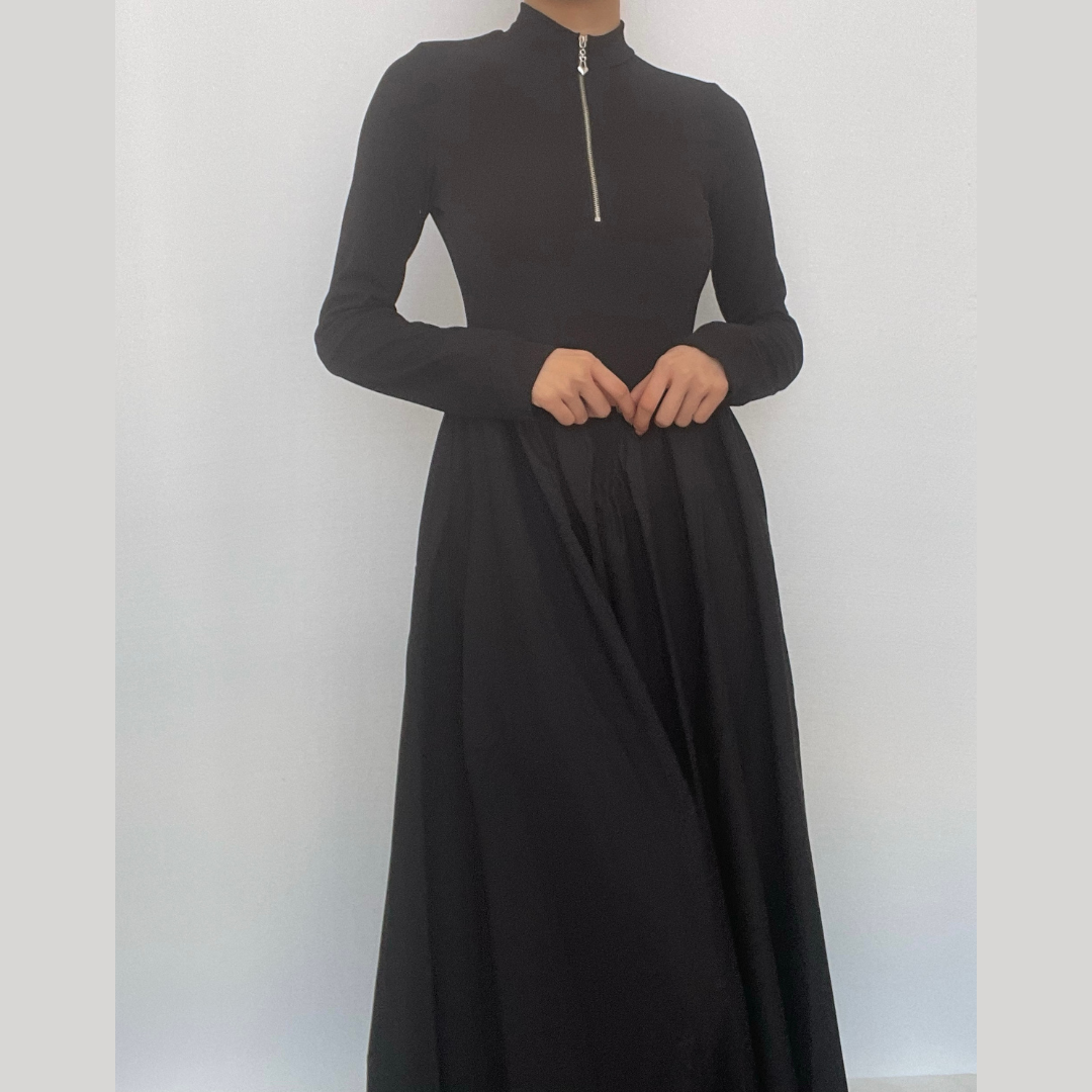 Einfarbiges, langärmliges Midikleid mit Rüschen und Reißverschluss