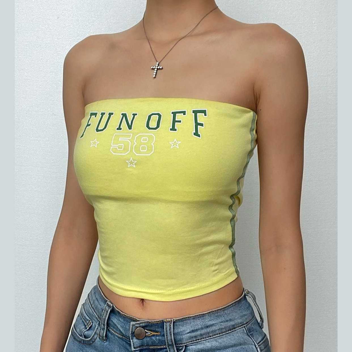 Rückenfreies Tube-Crop-Top mit kontrastierendem „FUNOFF“-Muster 