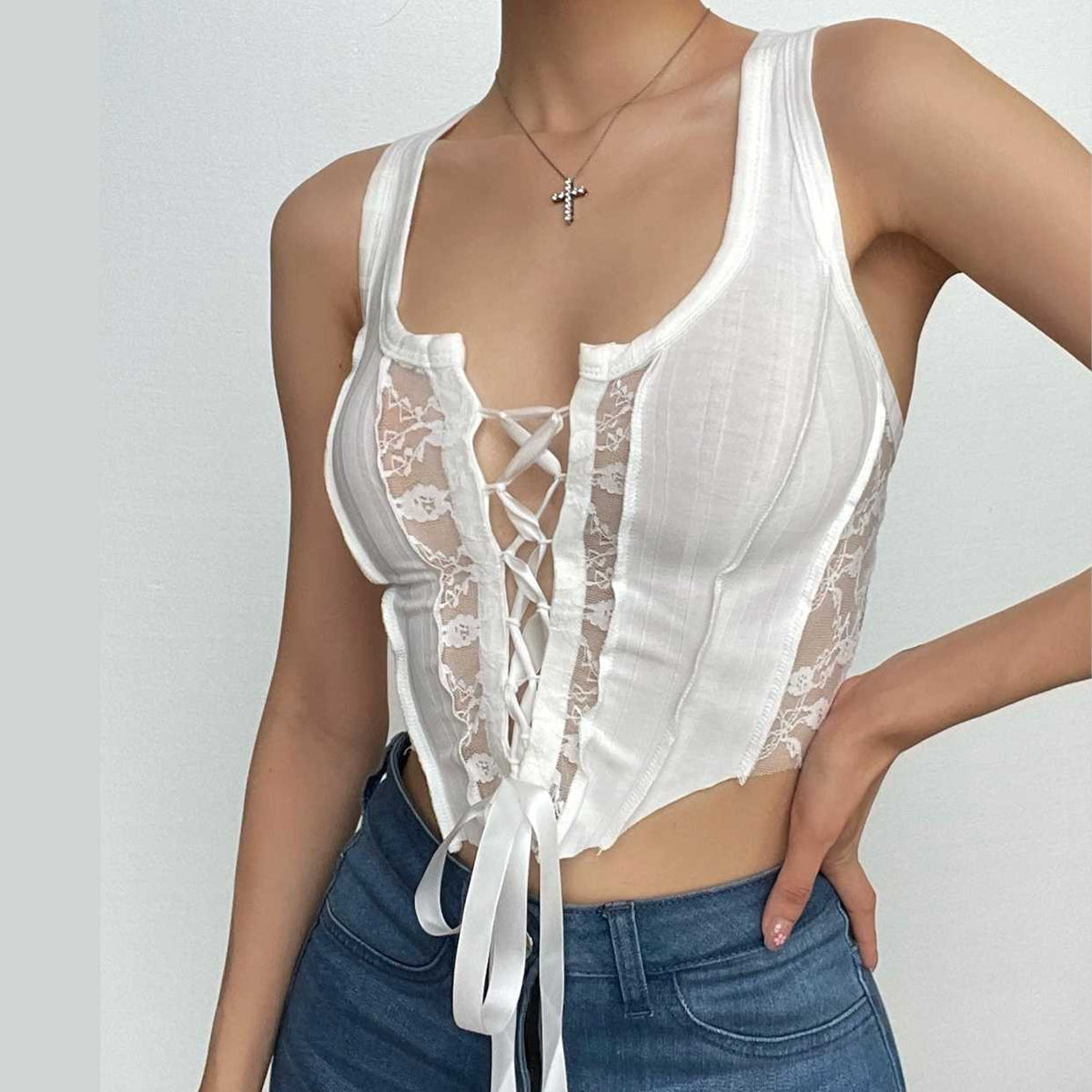 Ärmelloses, einfarbiges Crop-Top mit Patchwork-Schnürung 