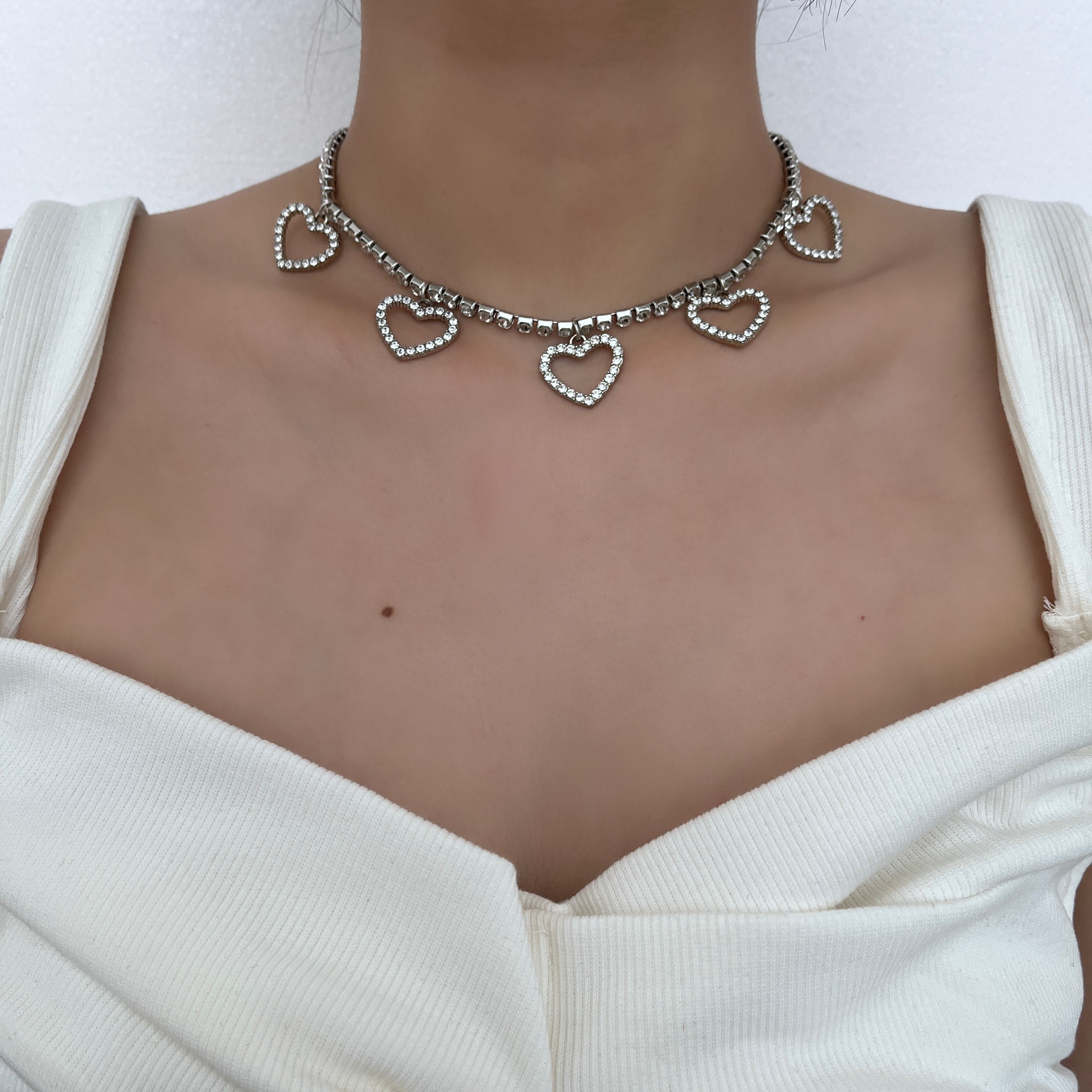 Hearts pendant rhinestone choker necklace