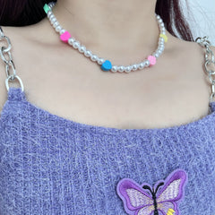 Collar de arcilla multicolor con cuentas de corazón de perlas de imitación 