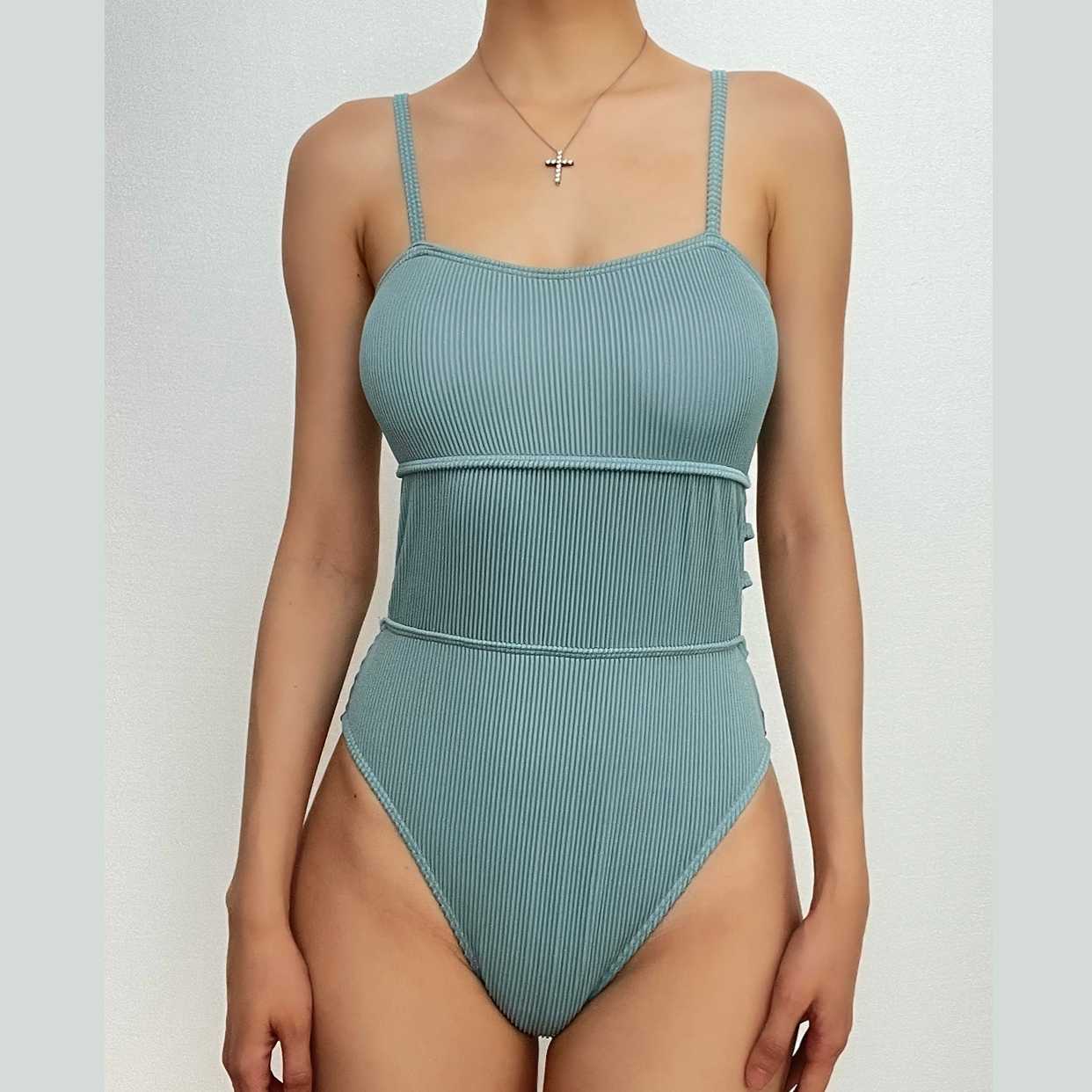 Gepolsterter, ausgehöhlter, einteiliger Camisole-Badeanzug