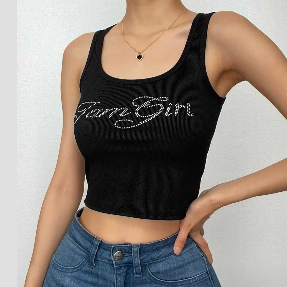 Geripptes, ärmelloses Crop-Top mit U-Ausschnitt und Perlen