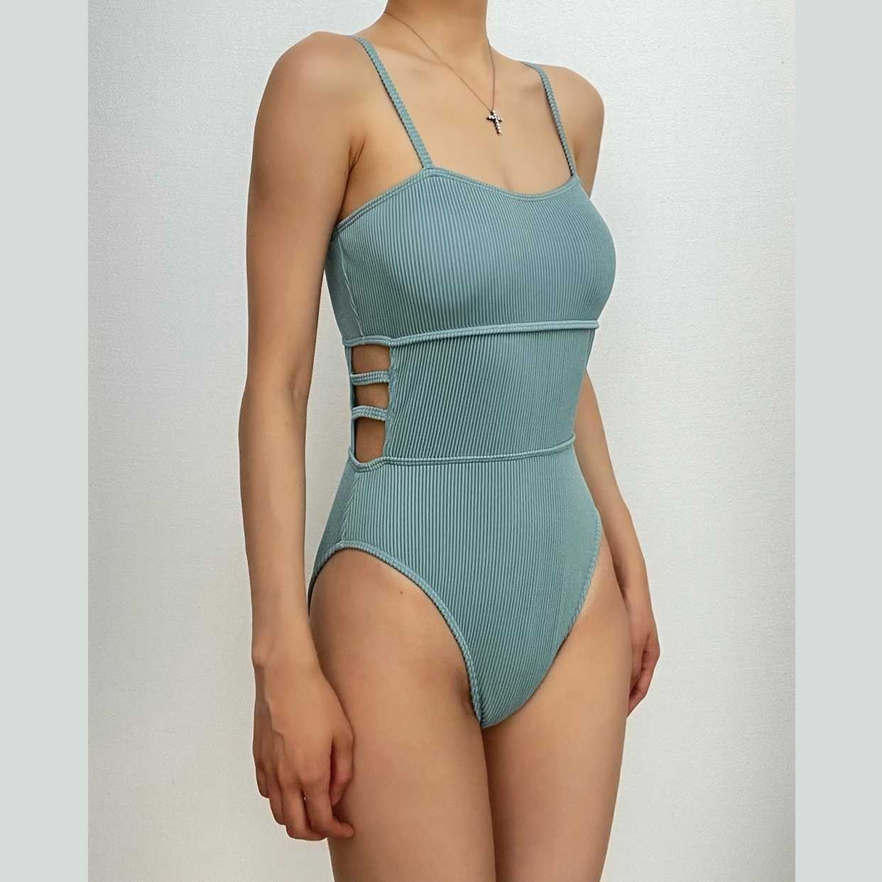 Gepolsterter, ausgehöhlter, einteiliger Camisole-Badeanzug