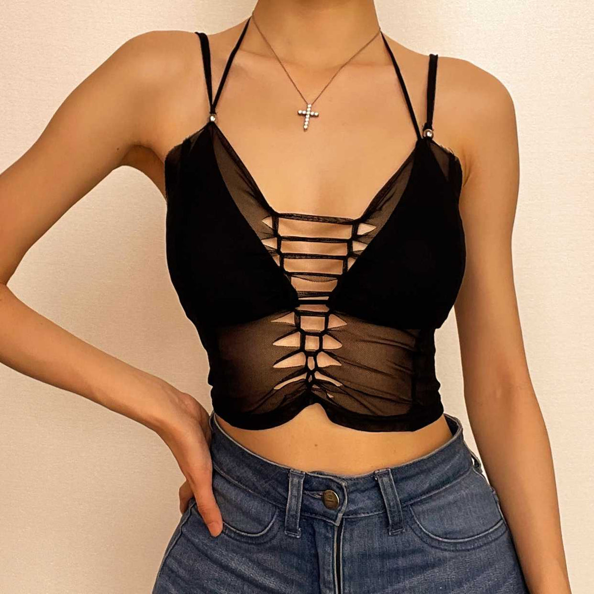 Zweiteiliges, rückenfreies Camisole-Crop-Top aus massivem Netzstoff mit ausgehöhltem Neckholder und Selbstbindung