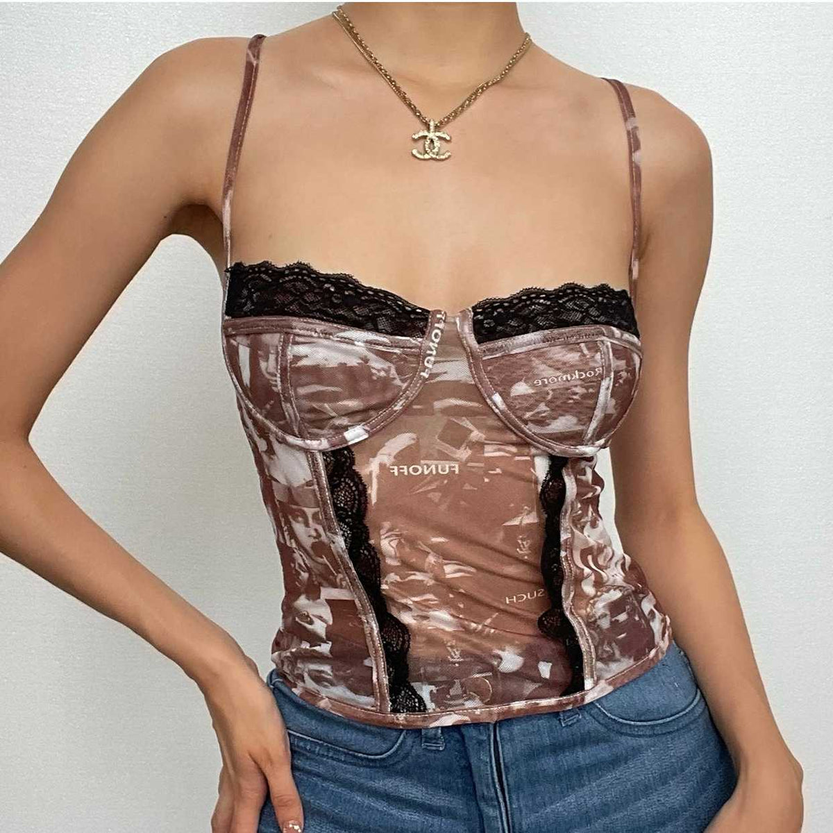 Top camisola de malla con estampado en contraste, espalda descubierta, dobladillo de encaje cruzado 