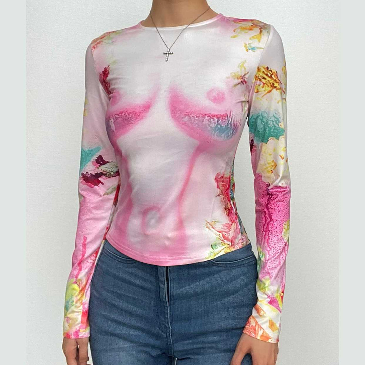 Top de manga larga con cuello redondo y estampado floral en contraste 