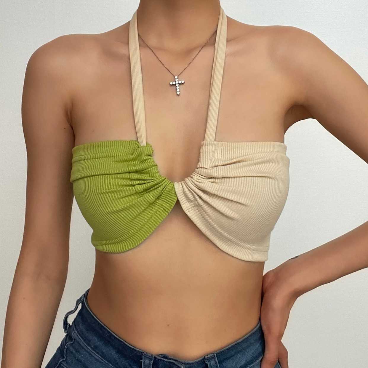 Geripptes, kontrastfarbenes Neckholder-Crop-Top mit überkreuztem Kordelzug vorne und rückenfreiem Schnitt – Schlussverkauf