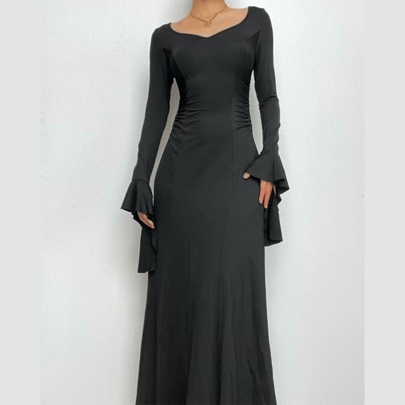 Langes, gerüschtes Maxikleid mit ausgestellten Ärmeln und V-Ausschnitt 