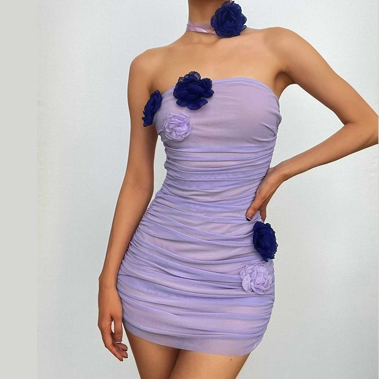 Vestido mini de tubo con espalda descubierta, apliques florales y malla fruncida