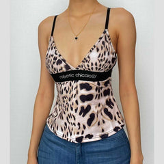 Top camisola sin espalda con cuello en V y patchwork de cuentas y estampado de leopardo 