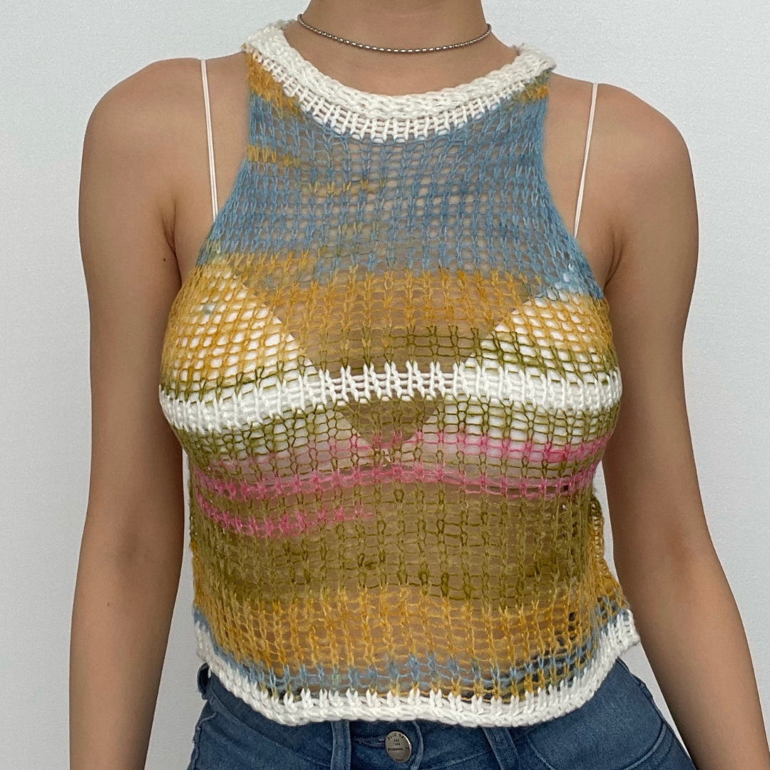 Top corto sin mangas de punto de crochet en contraste