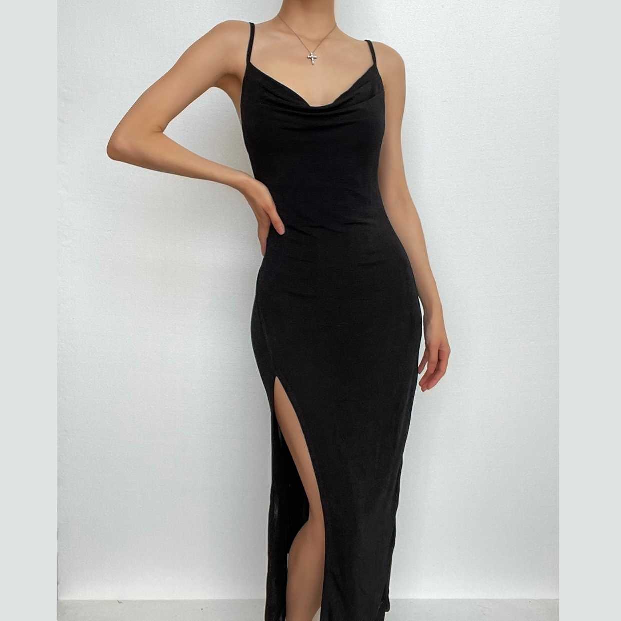 Vestido midi camisola irregular liso con escote vuelto, espalda descubierta y abertura