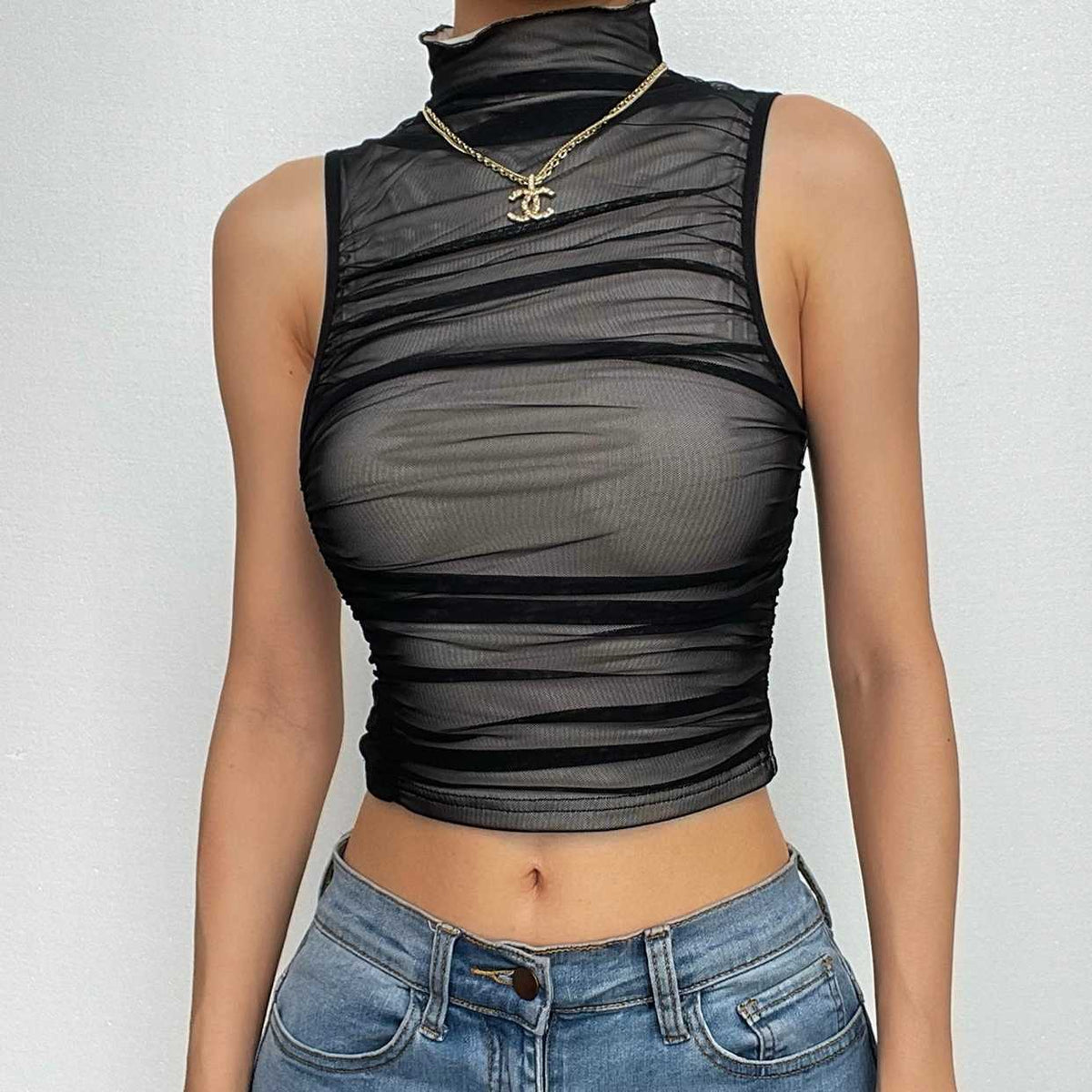 Ärmelloses, gerüschtes Crop-Top aus Netzstoff mit hohem Kragen – Schlussverkauf