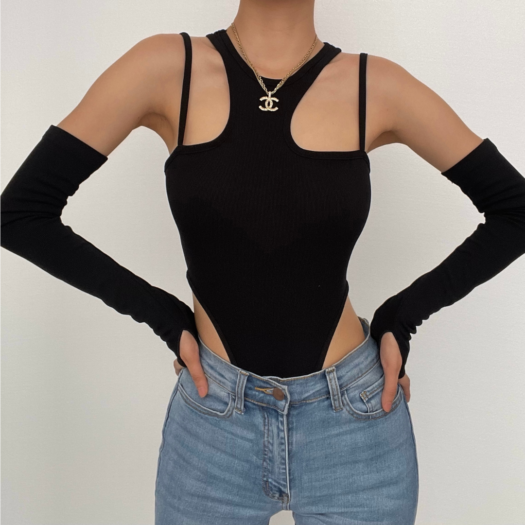 Handschuhe – unregelmäßiger, einfarbiger Camisole-Bodysuit mit Rundhalsausschnitt 