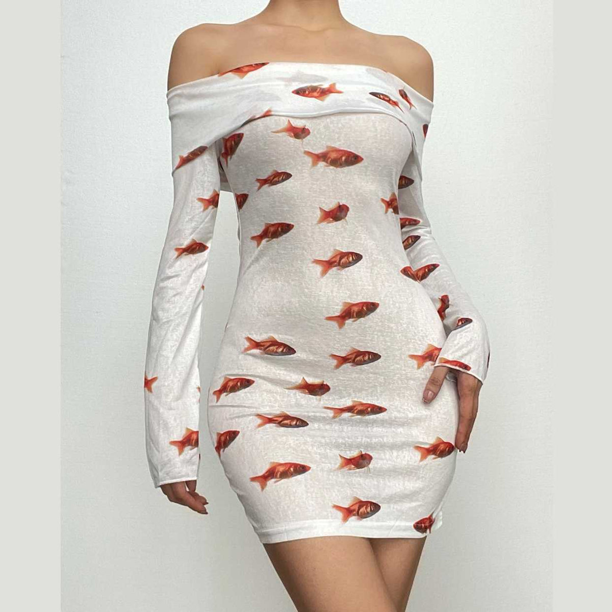 Schulterfreies, langärmliges Minikleid mit Goldfisch-Print