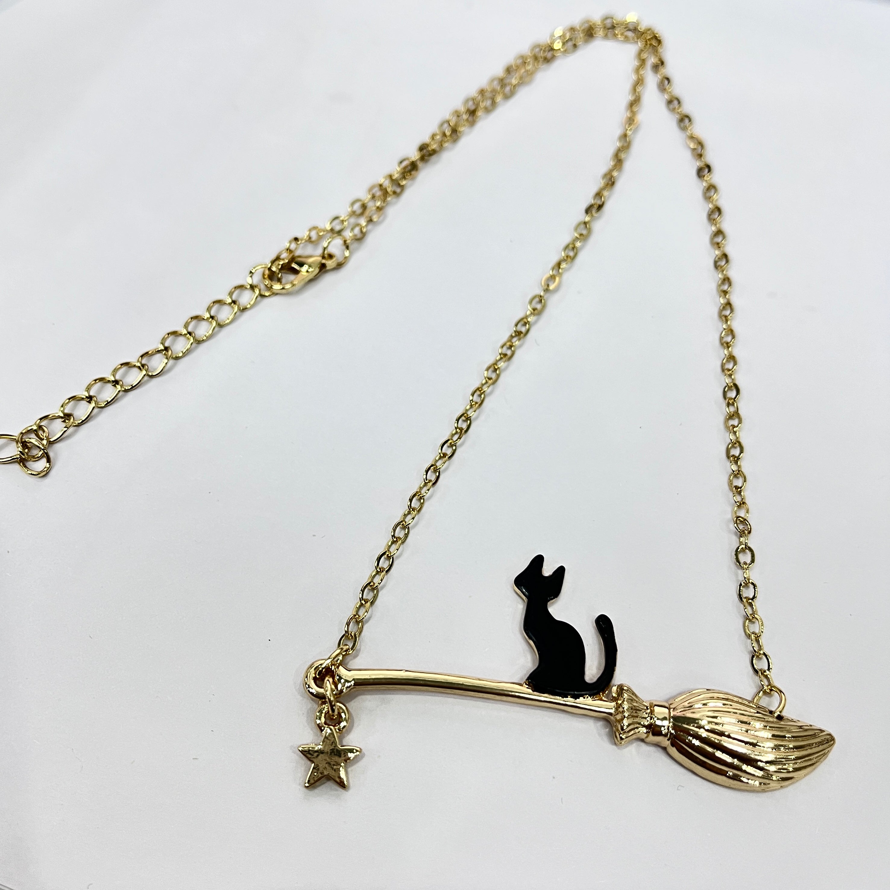 Collar de escoba con forma de gato 