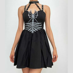 Vestido mini fruncido con cuello en V, espalda descubierta y estampado de calaveras