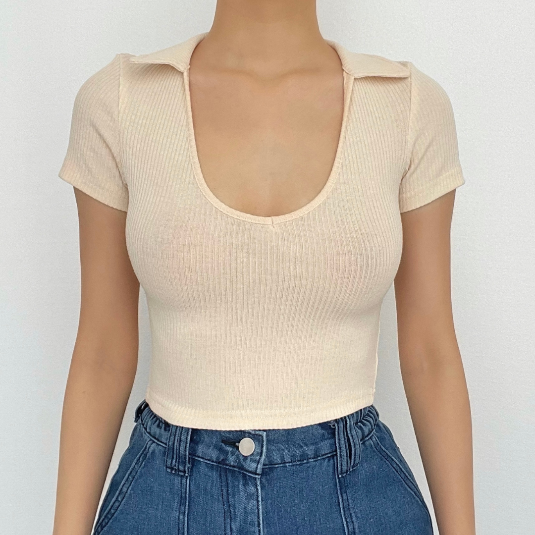 Geripptes, einfarbiges Crop-Top mit kurzen Ärmeln und Umschlagkragen 