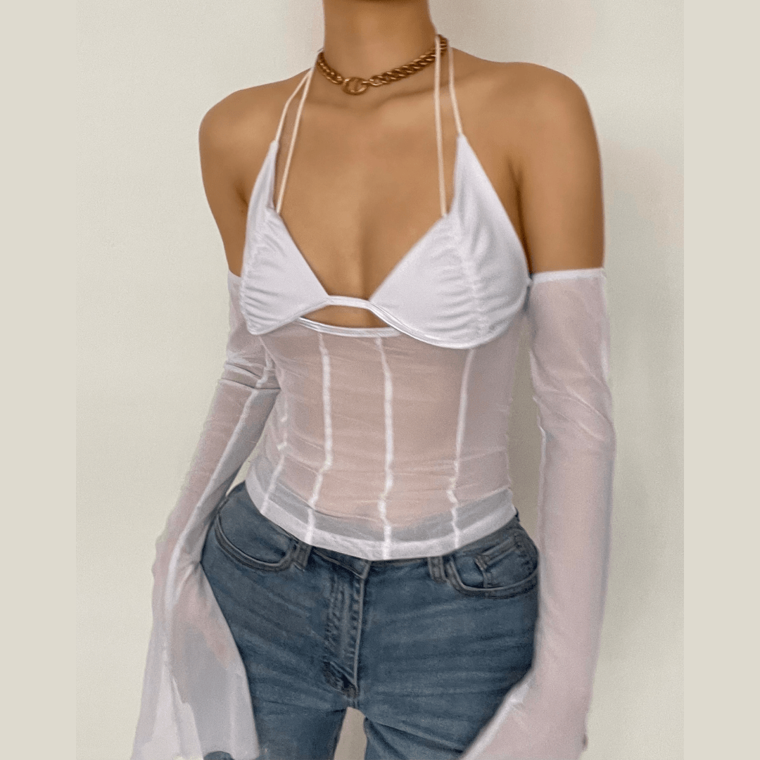 Top halter con hombros descubiertos, malla transparente y lazo en la espalda