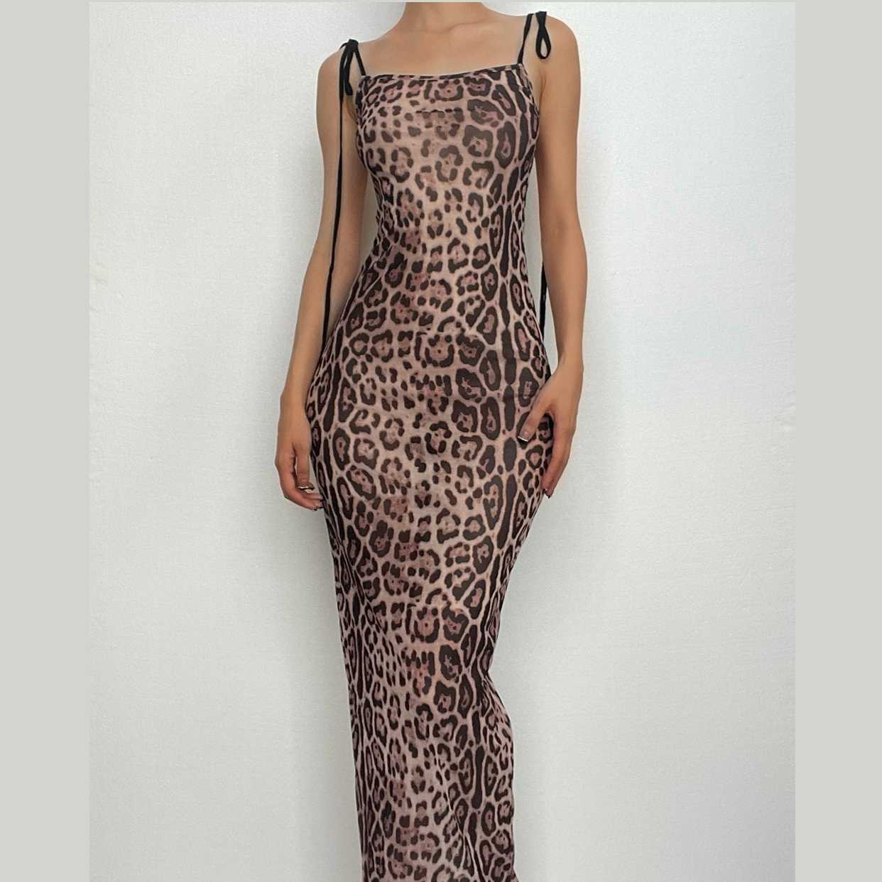 PRE-ORDEN - Vestido largo fruncido con lazo y espalda descubierta con estampado de leopardo de malla 