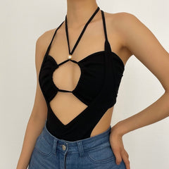 Body liso sin espalda y con cuello halter, calado y con perlas y cordón ajustable 