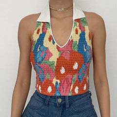 Top corto halter sin mangas con cuello vuelto y estampado floral en contraste texturizado 