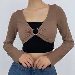 Langärmliges, einfarbiges, gerüschtes, ausgehöhltes Crop-Top mit O-Ring