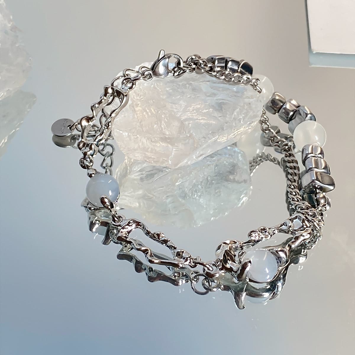 Pulsera con colgante irregular de piedra 