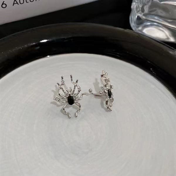 Spider decor ear clip