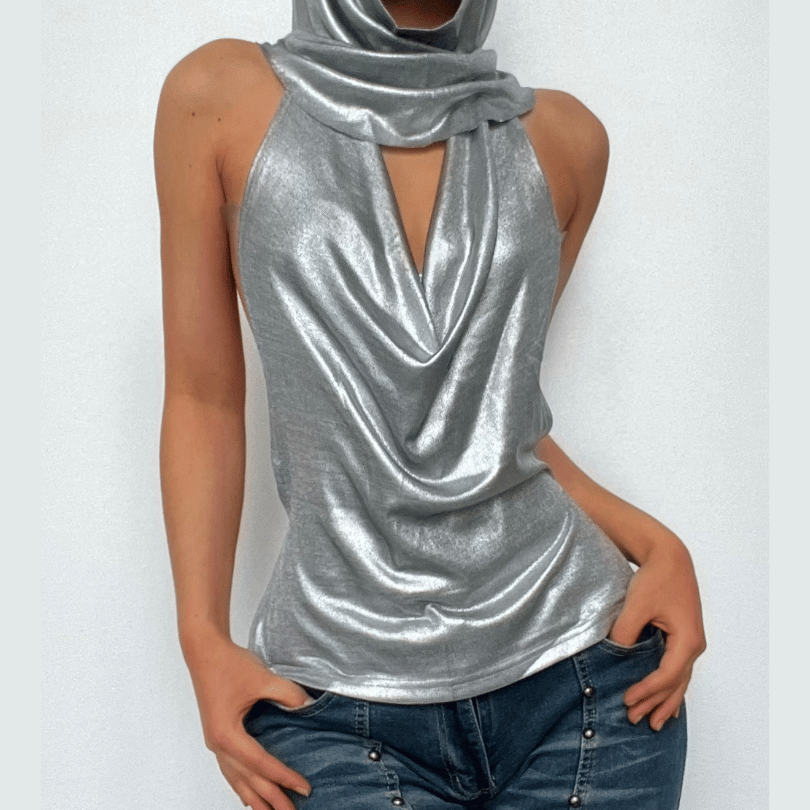 Rückenfreies Hoodie-Oberteil mit Wasserfallausschnitt und gerüschter Metallkette