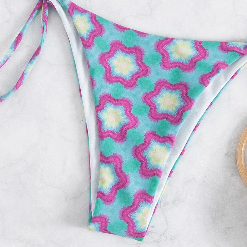 Traje de baño bikini de tubo con relleno y lazo en contraste con estampado floral y aros en O 