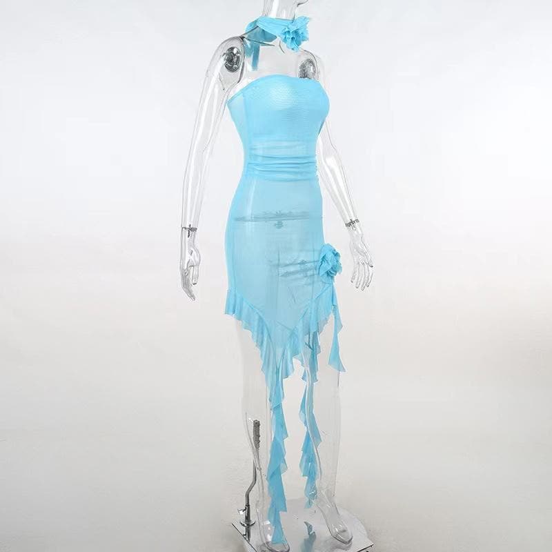 Minikleid aus transparentem Netzstoff mit einfarbigem Schlitz und Blumenapplikation